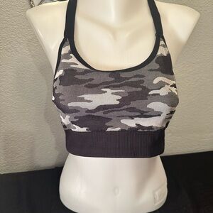 Reebok womenโs sports bra grey and black camo sz XL